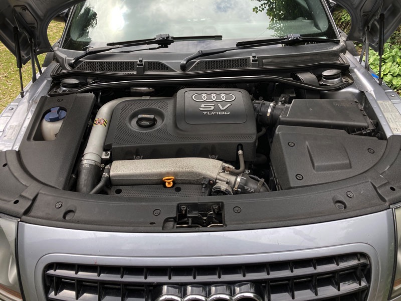 Engine and surrounds are cleanly laid out to check oil or radiator water. There’s a reminder of older Porsches with a filler cap in one wing: but this time just for the screen wash rather than fuel.